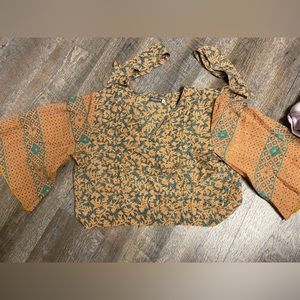 Earthbound cropped blouse size medium